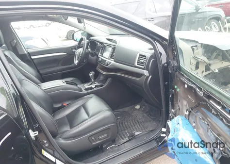 2018 Toyota Highlander Xle z USA, uszkodzony, nr VIN 5TDJZRFH9JS843737